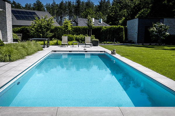 Zwembad in eigen tuin